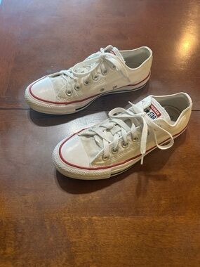 Womens Converse Chuck Taylor All Star White Low Top Shoes. Size 7.5